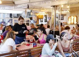 Los hosteleros buscan mil camareros en Vigo para «hacer el verano» por 1.200 euros al mes