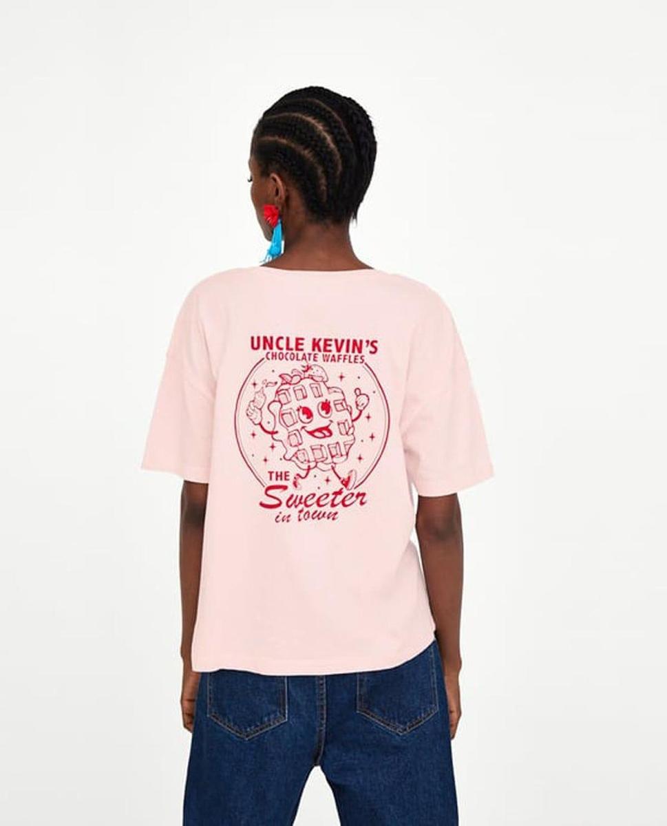Camiseta de Zara con dibujo en la espalda