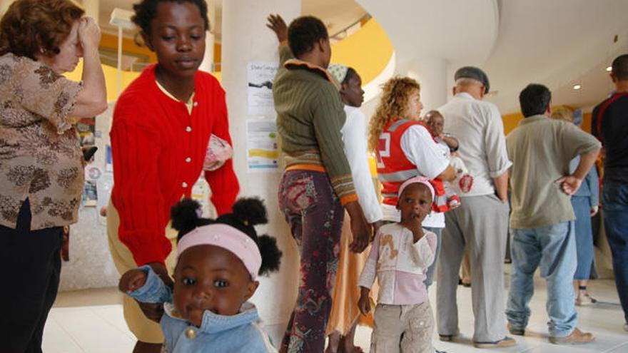 Inmigrantes en un centro de salud.