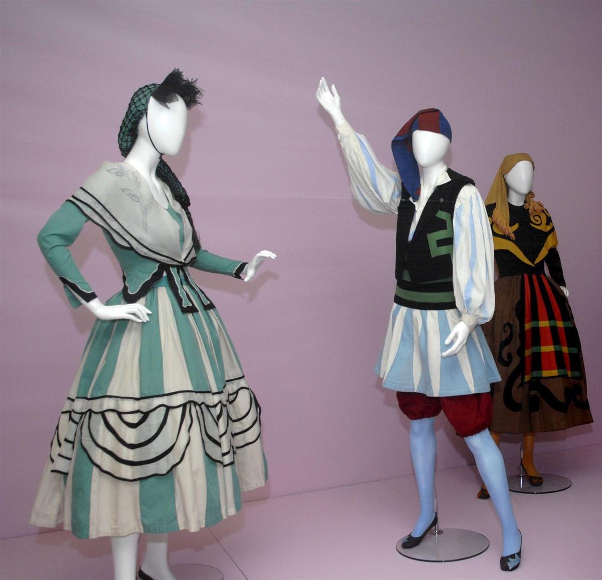 Tres diseños de Picasso en 1919 para el vestuario del ballet 'El sombrero de tres picos (Le Tricorne)', una de las colaboraciones que el pintor malagueño hizo con los Ballets Rusos de Diáguilev.