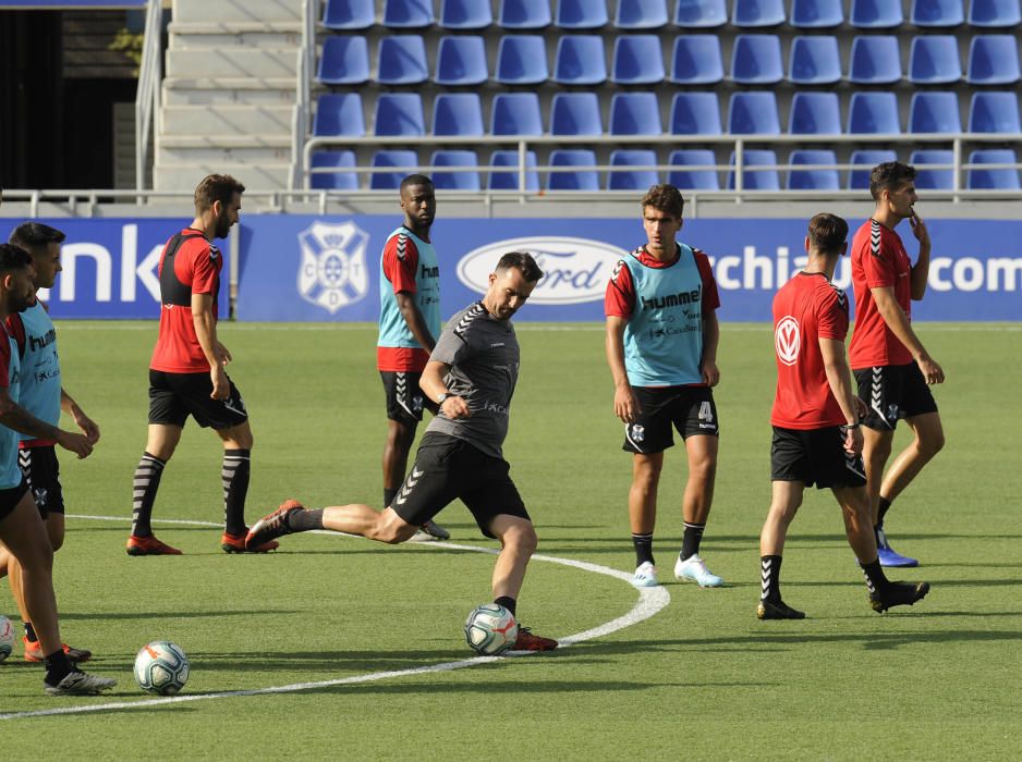 El CD Tenerife vuelve a entrenar en casa