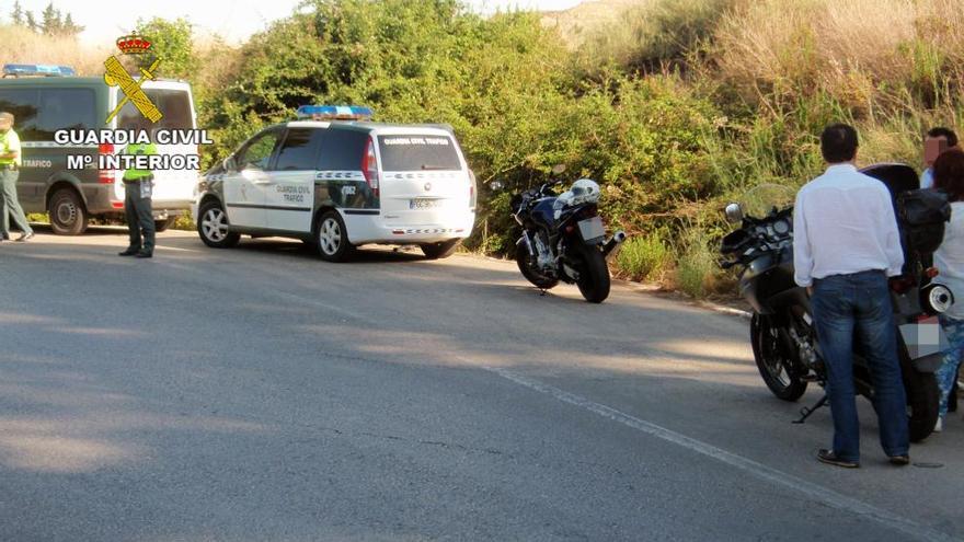 Detenido por ir en moto sin carné y al doble de lo permitido