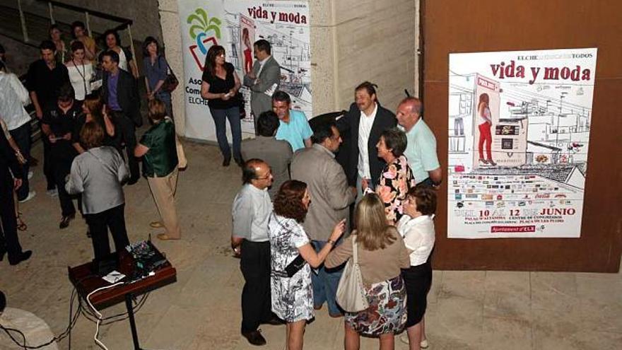 Un instante de la presentación ayer por la noche de &quot;Vida y Moda&quot; en el Palacio de Altamira.