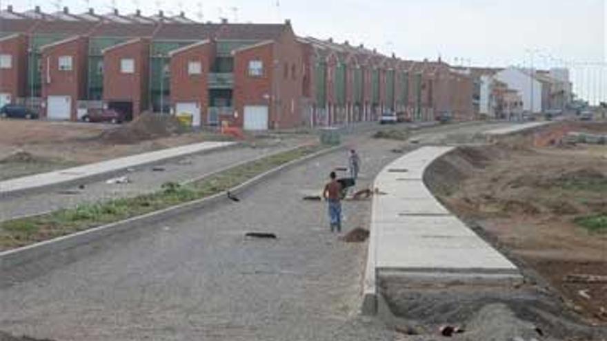La avenida Miguel Hernández estará urbanizada este año