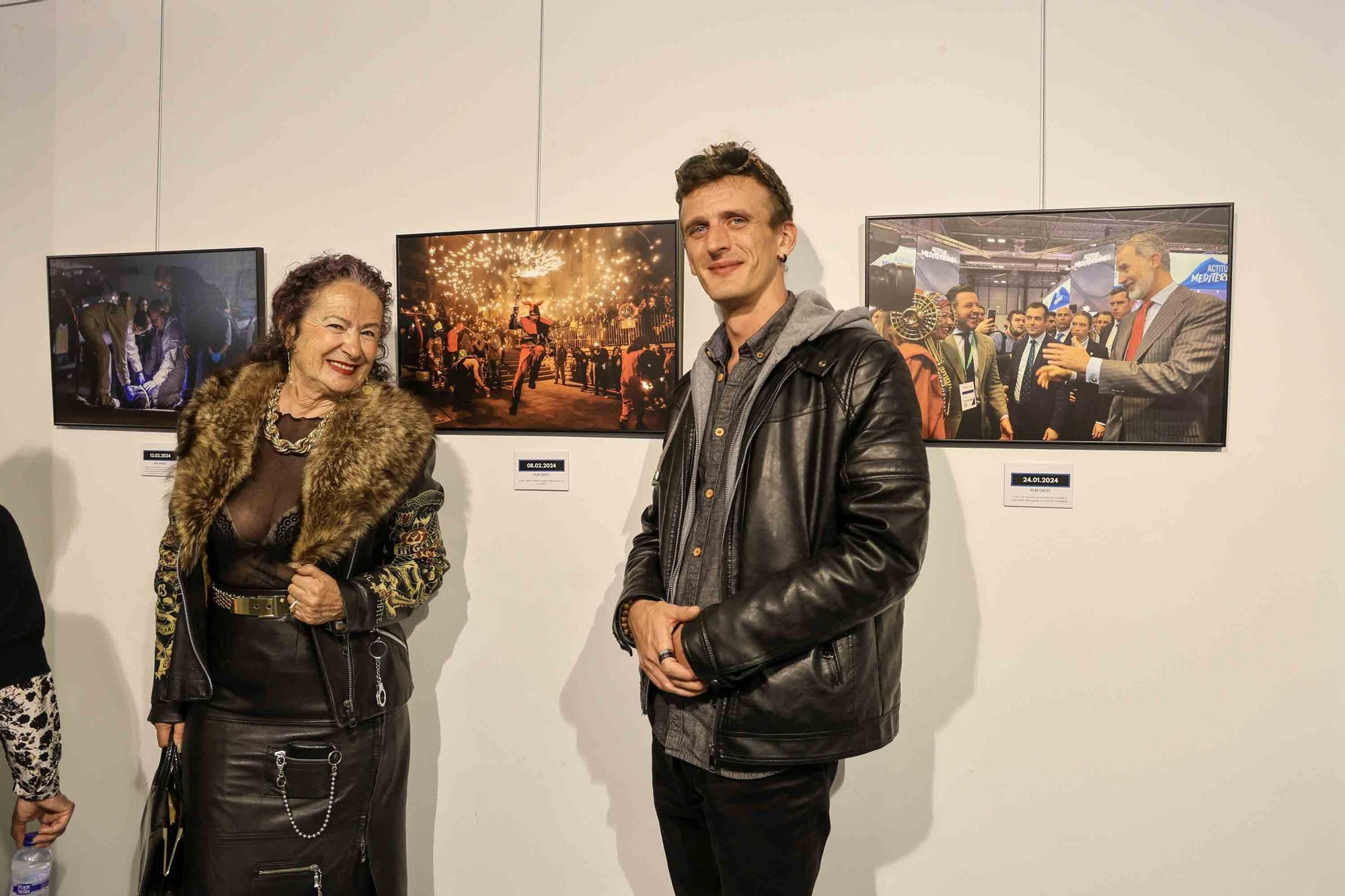 lleno total en la inauguración de INFotoperiodistas 2024,. un año de fotografía de prensa en Alicante