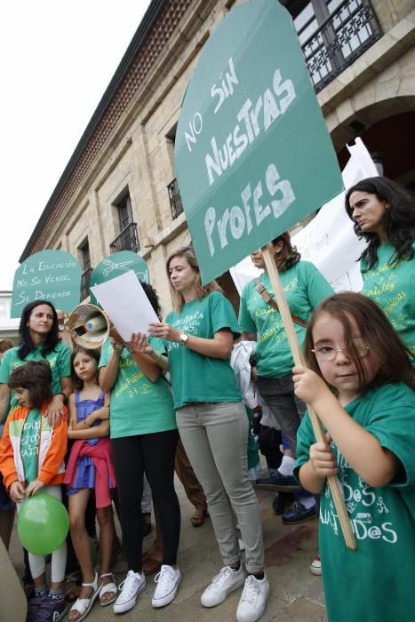 Concentración contra los recortes en las escualas infantiles de Asturias