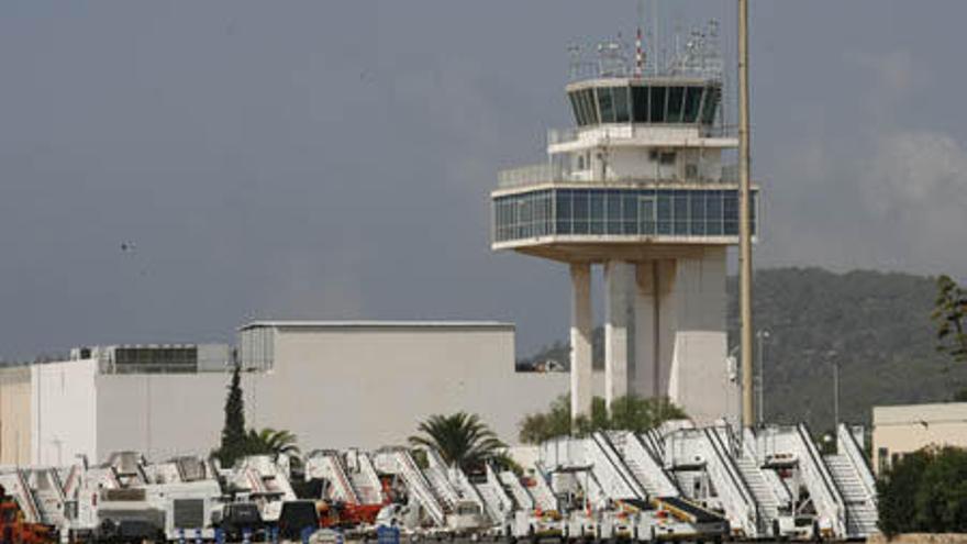 Torre de control del aeopuerto de Ibiza.