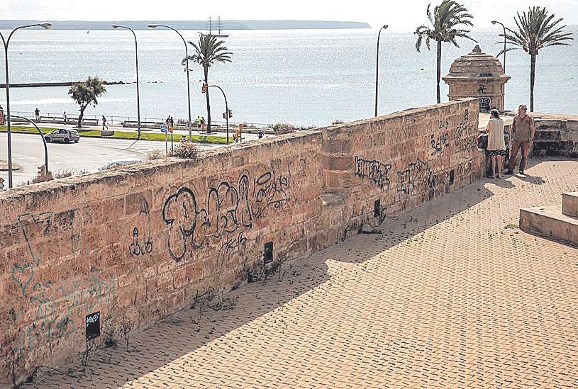 Vandalismo de autor en la muralla