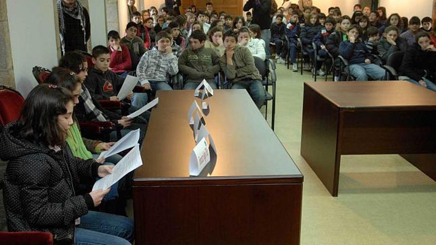 Escolares de Pontedeume se convierten en ediles por un día