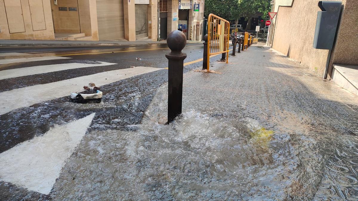 L'aigua baixava pel carrer de Canyelles cap al passeig