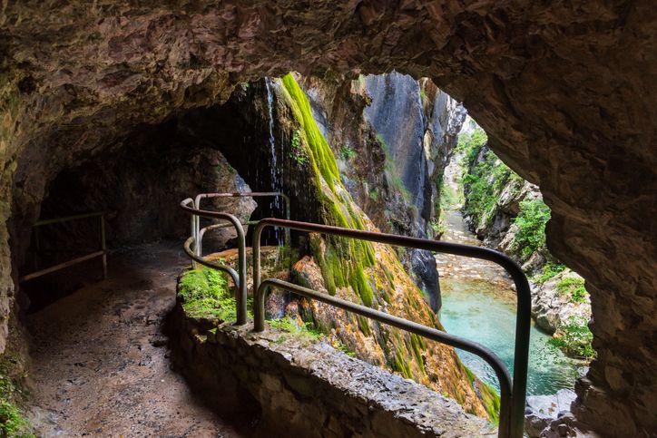 La ruta del Cares parece un escenario fantástico.