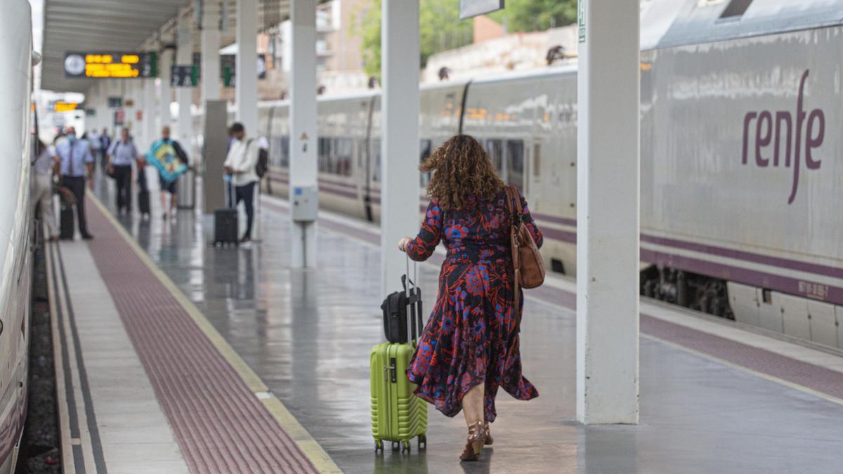Todos los AVE de Alicante con destino directo a Madrid paran desde ayer en la estación de Chamartín.