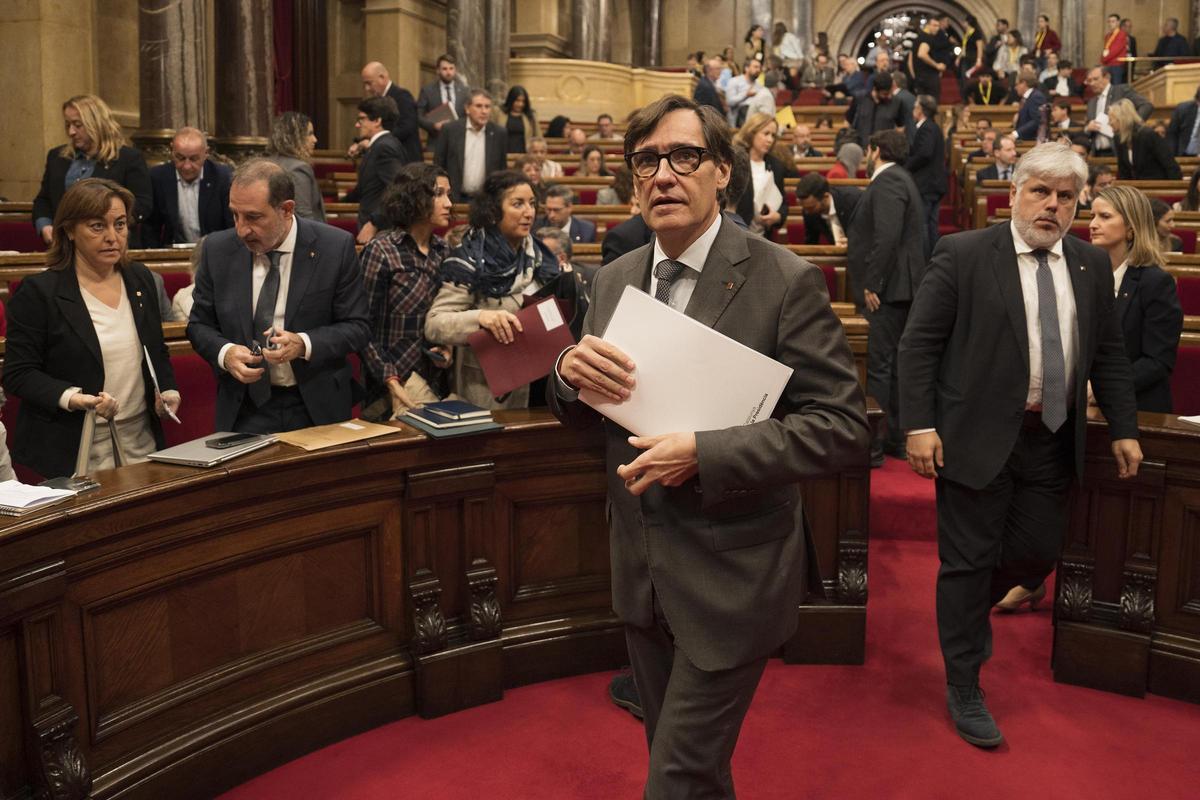 Sesión de control al president Salvador Illa y al Govern en el Parlament En la foto, Salvador Illa, y Albert Batet Fotografía de Ferran Nadeu