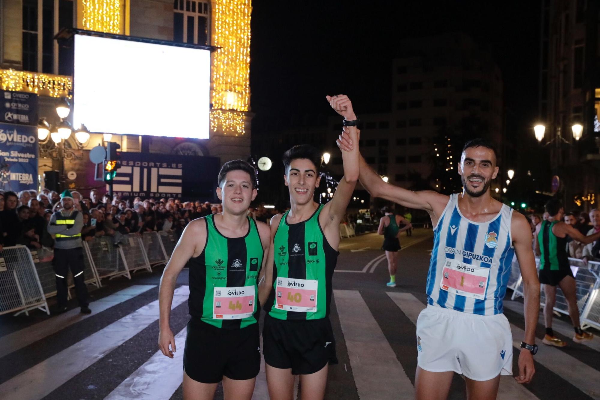 En imágenes: Jaime Bueno (Univerisad de Oviedo) y Mariam Benkert triunfan en la San Silvestre de Oviedo