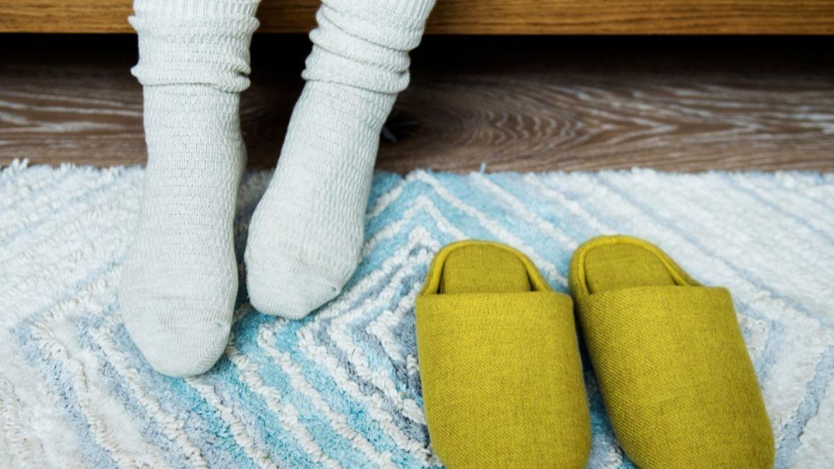 Estas zapatillas para estar por casa de 18 euros están entre lo más vendido del 2025