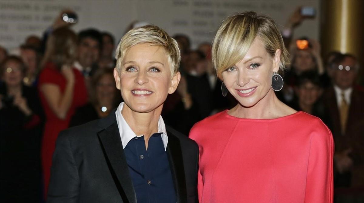 zentauroepp20620036 entertainer ellen degeneres  left  with her wife portia de r171110133725