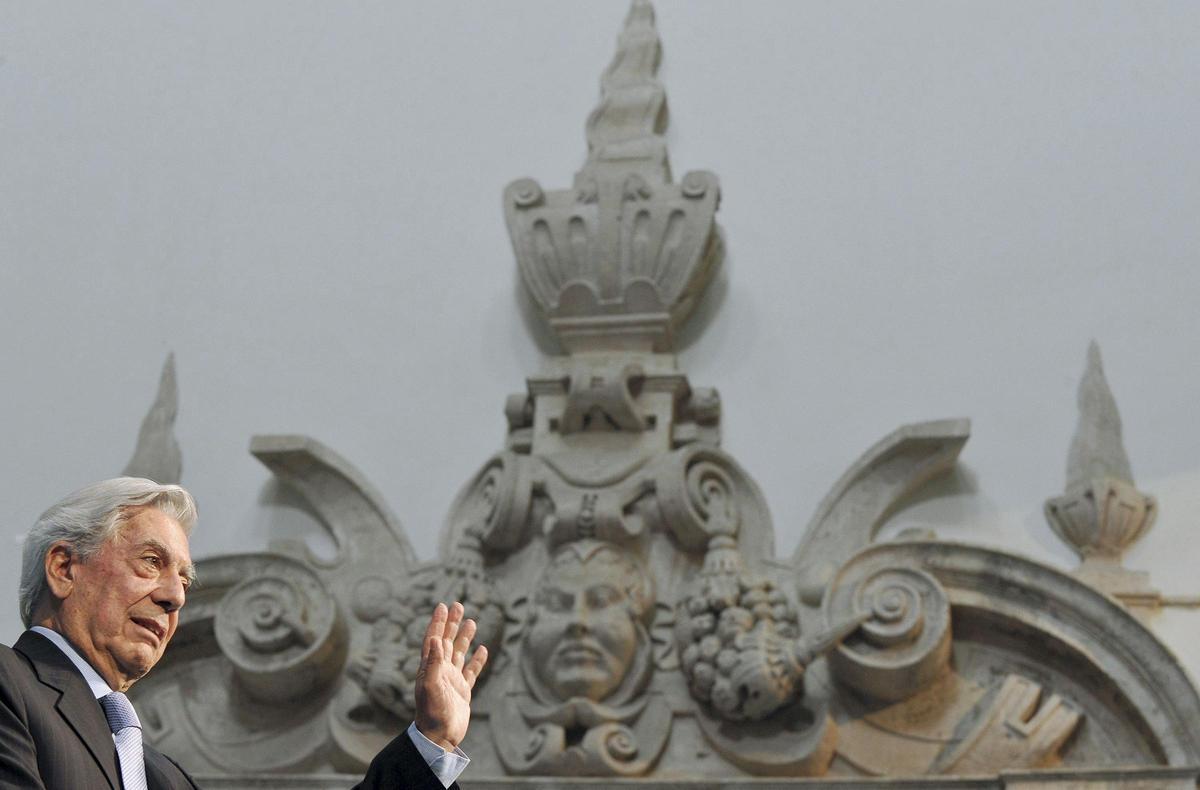 Vázquez Montalbán en Sant Miquel dels Reis durante su conferencia sobre el Tirant.