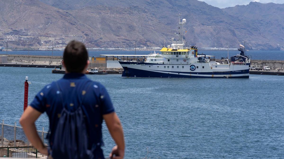 El Ángeles Alvariño parte del Puerto de Santa Cruz de Tenerife para continuar la búsqueda de Anna y Tomás Gimeno.
