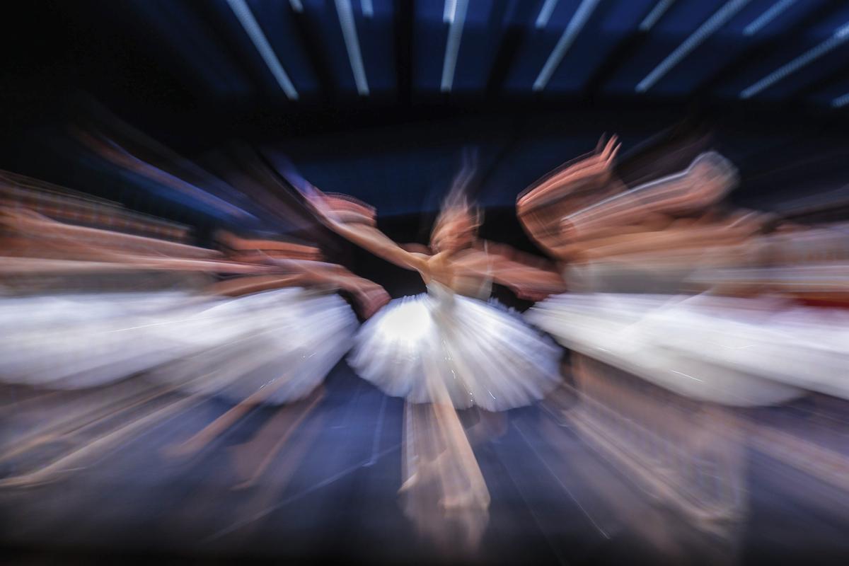 Bailarines del ballet de San Petersburgo durante el ensayo general de la obra 'Chaikovski pros y contras' del coreógrafo Boris Eifman.