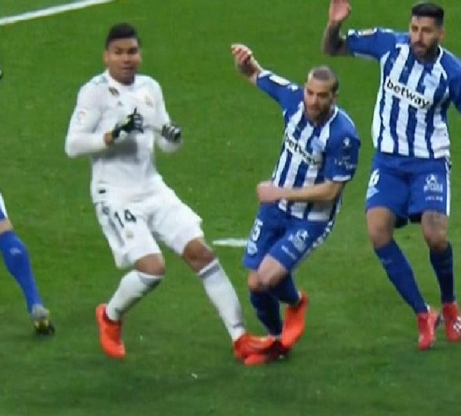 Casemiro, impune: Se va del Madrid sin haber visto una roja directa en 10 años pese a todo esto