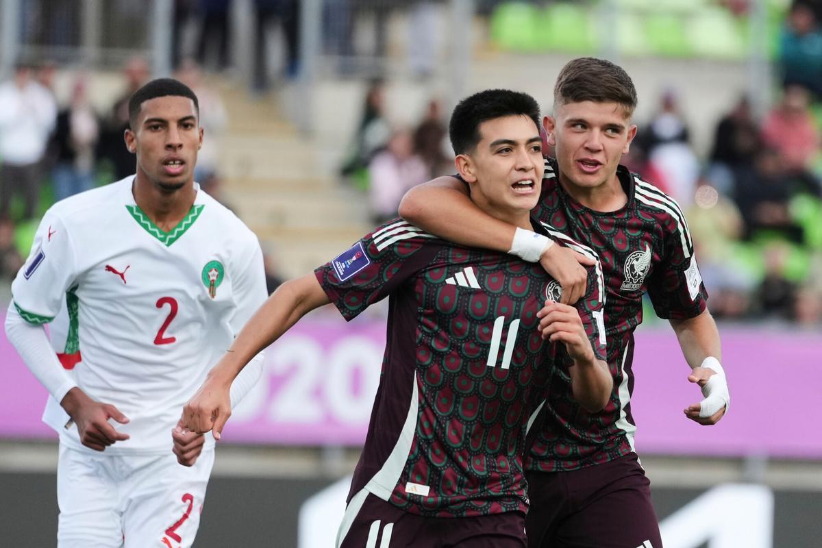Mexico's Gilberto Mora (11) celebrates after scoring his side's first goal against Morocco from the penalty spot during a FIFA U-20 World Cup Group C soccer match at Elias Figueroa Brander Stadium in Valparaiso, Chile, Saturday, Oct. 4, 2025. (AP Photo/Andre Penner)