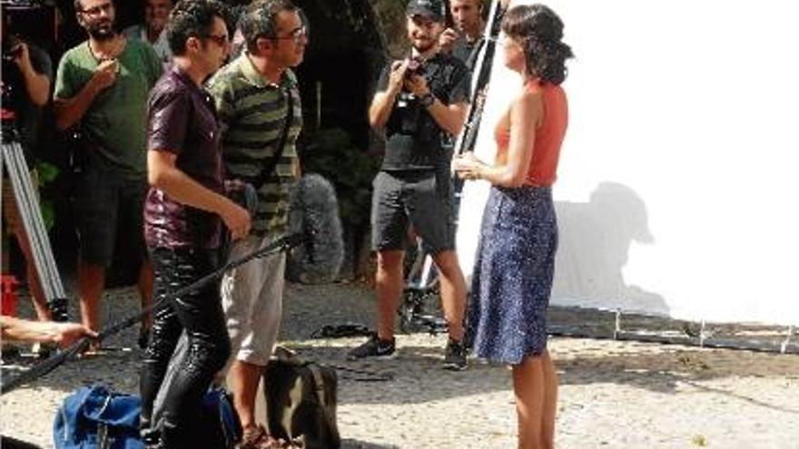 Andreu Buenafuente, Berto Romero i Belén Cuesta, a la Plaça Major de Santa Pau.