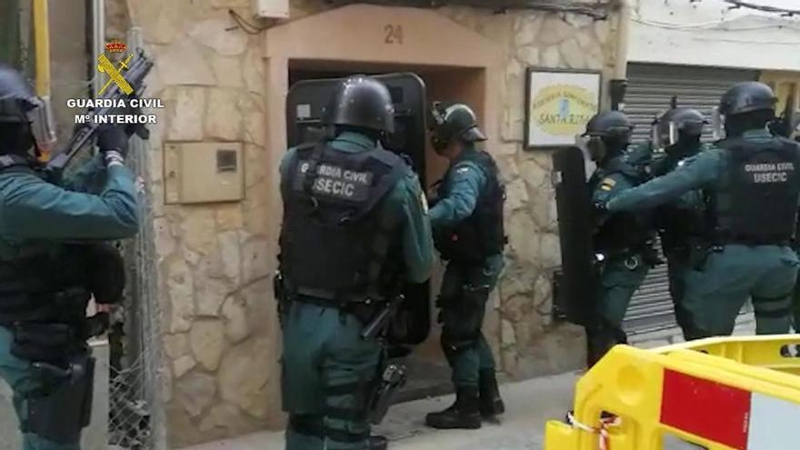 Tres detenidos en Ibi por ocupar viviendas y usar una como almacén de objetos robados