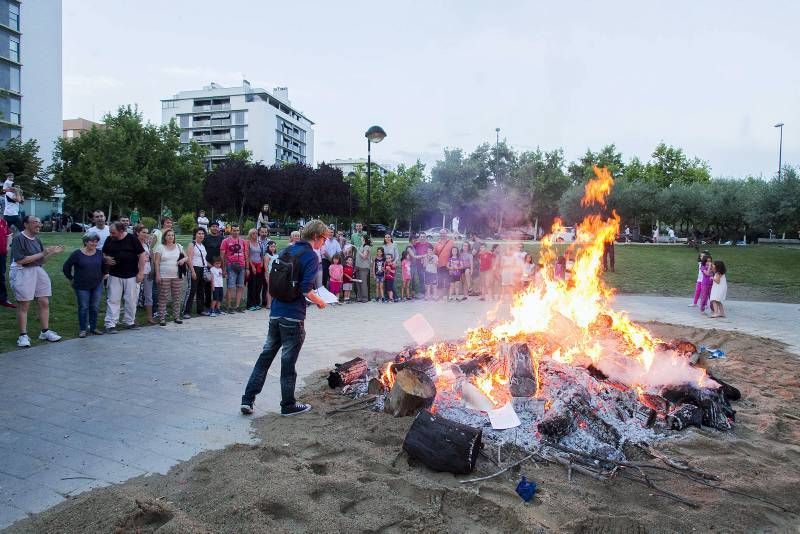 Noche de fuego en los barrios