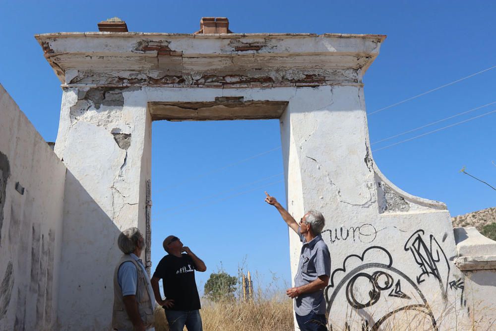 Estado actual del arco de entrada y salida del término de Málaga, de finales del siglo XVIII, en terrenos de Financiera y Minera.