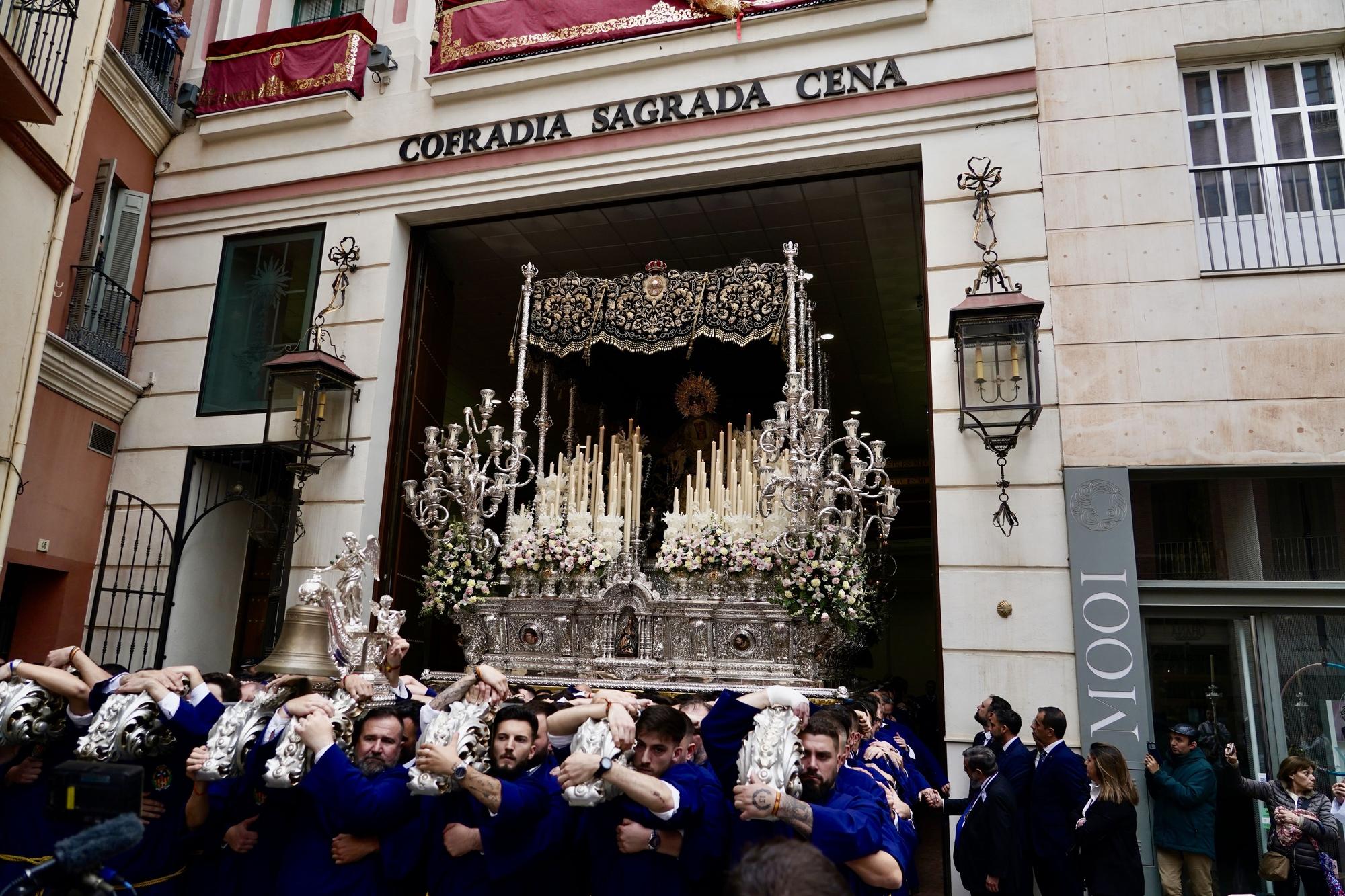 Salida procesional de la cofradía de la Sagrada Cena de Málaga, el Jueves Santo.