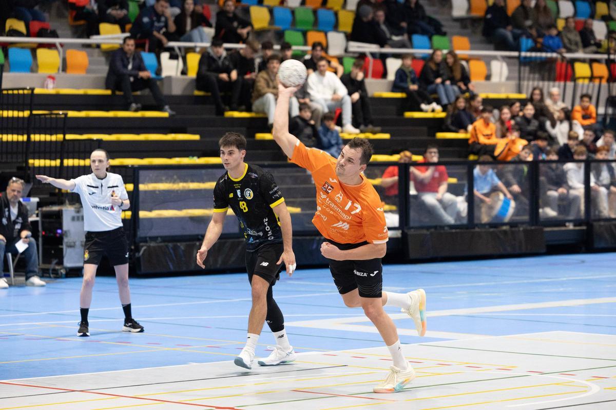 Todas las imágenes del partido de balonmano de Eivissa Handbol Trasmapi contra Soria