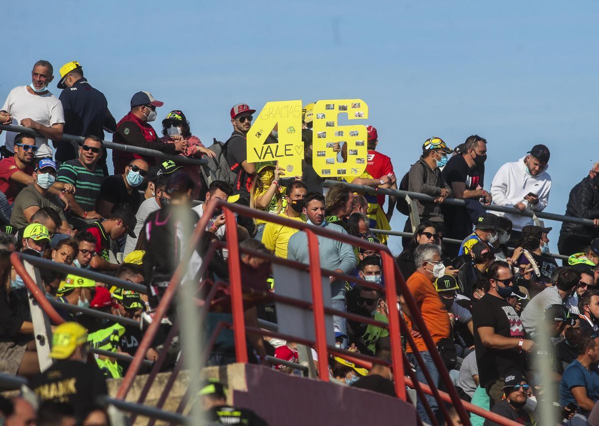 Llenazo en Cheste para ver a Rossi