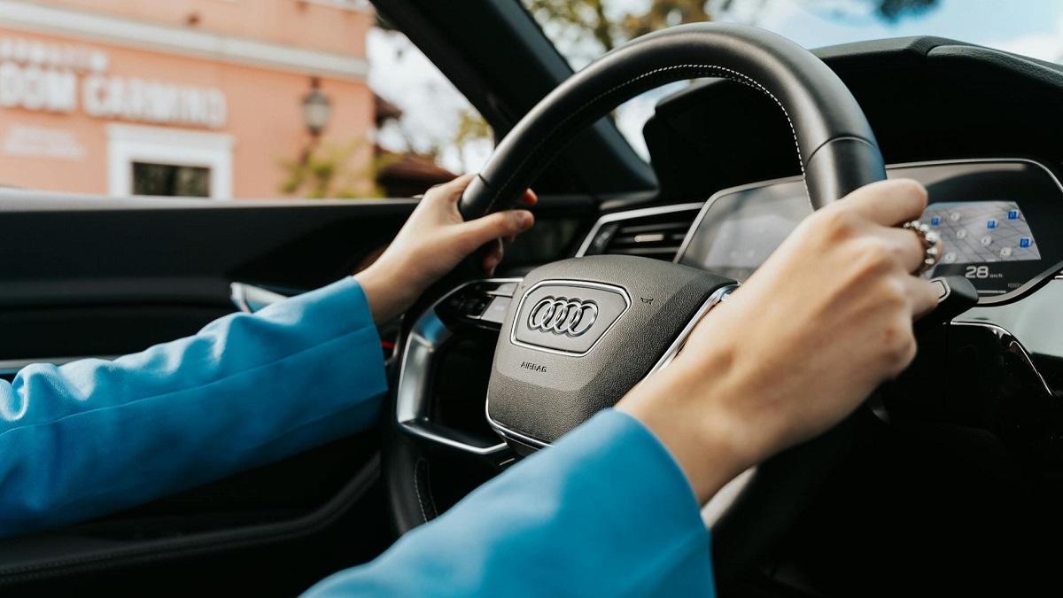 La ciencia lo determina: las mujeres conducen mejor que los hombres