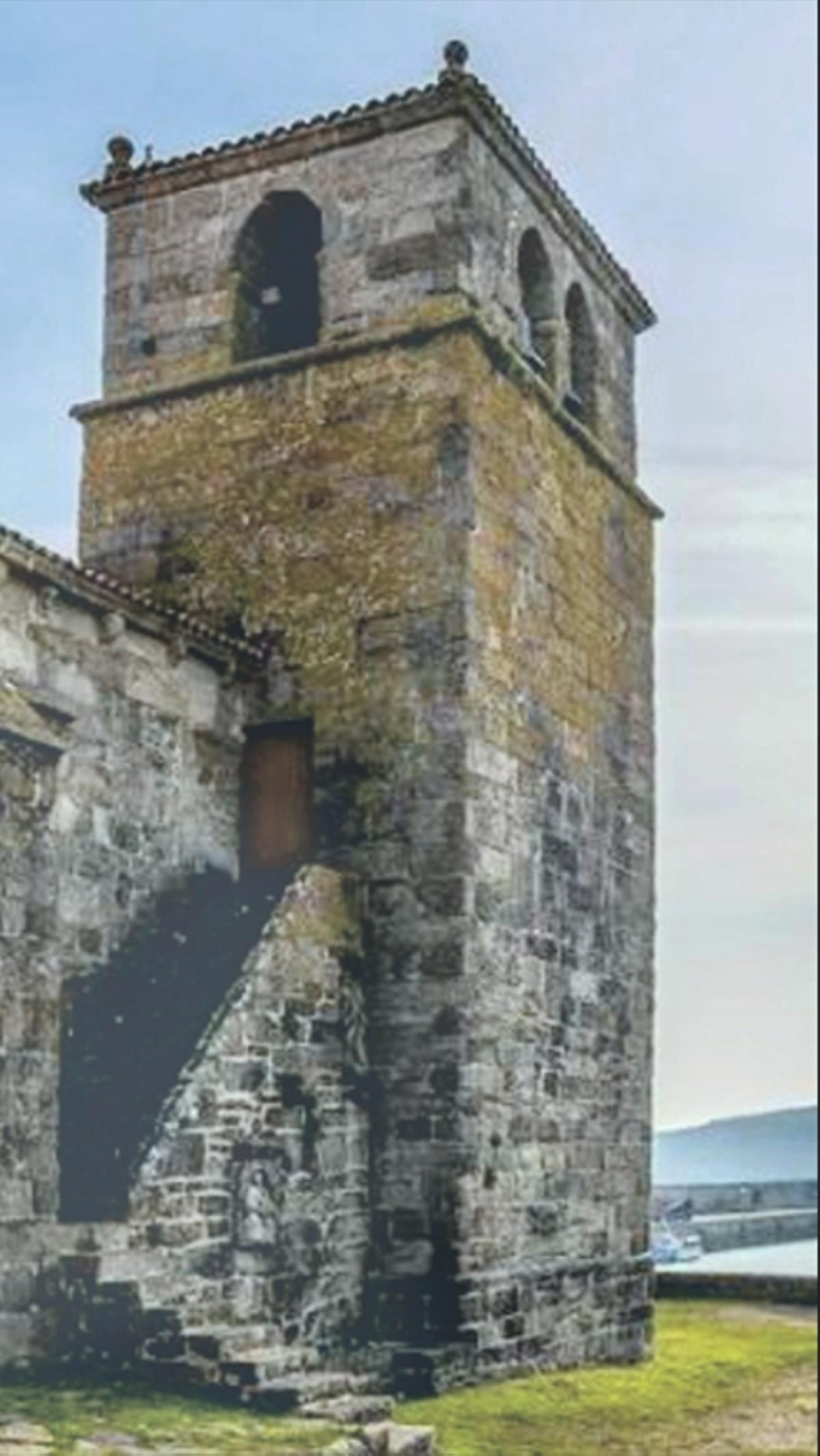 Campanario de Sta. Mª da Atalaia en Laxe séc. XIV.