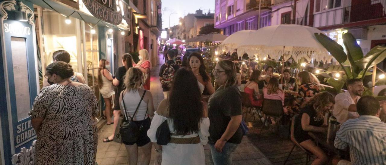 Ambiente nocturno en el barrio de Santa Catalina, en Palma.