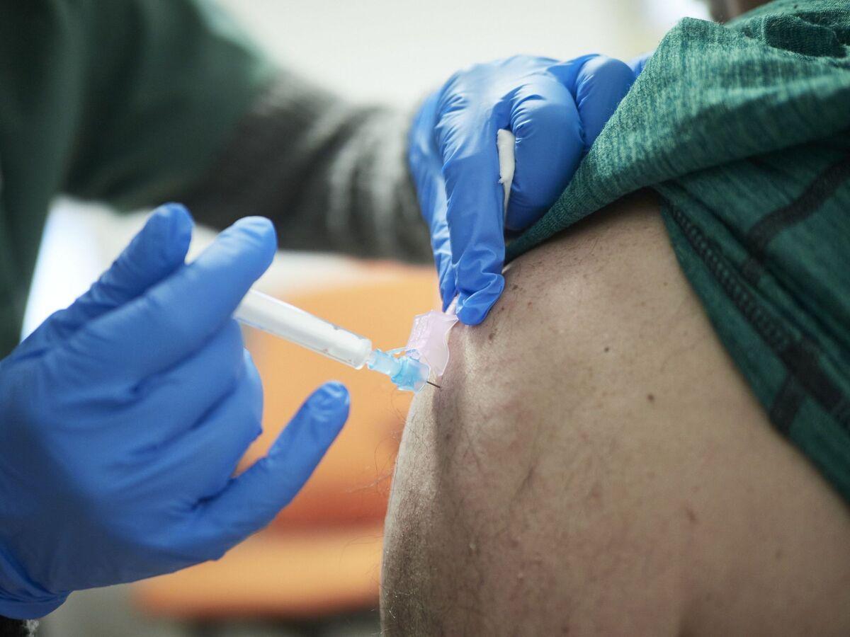 Tengo asma: ¿debería vacunarme este año contra la gripe? ¿y si soy alérgico al huevo?