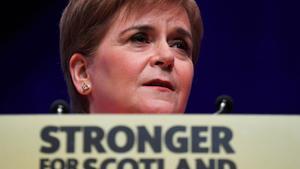 La ministra principal de Escocia, Nicola Sturgeon, durante su intervención en la conferencia del SNP en Aberdeen, este lunes.