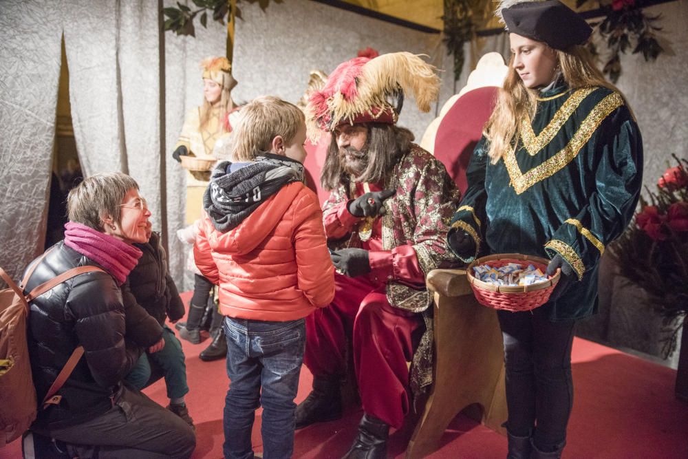 Últim dia del príncep Assuan a la plaça Major de Manresa