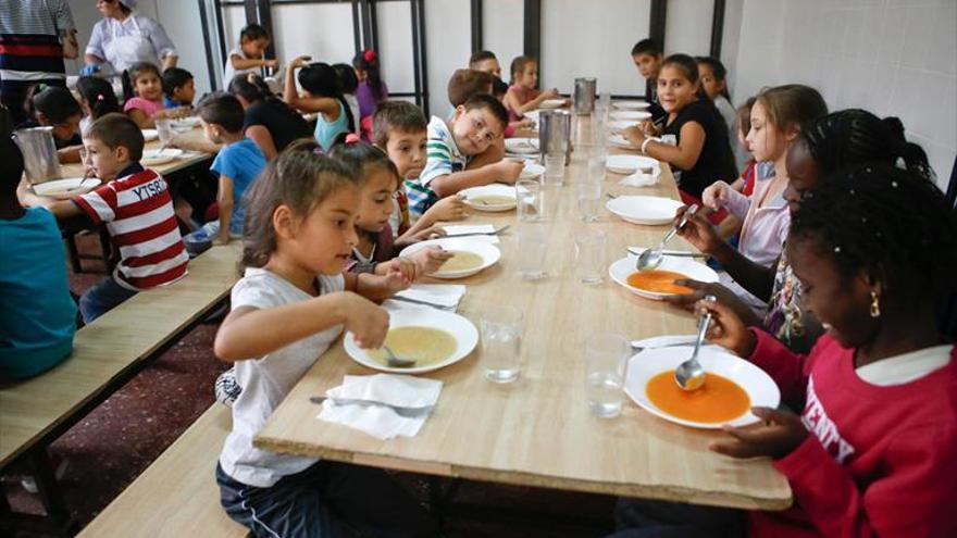 Quejas de becados sin recursos por pagar parte del comedor en la concertada