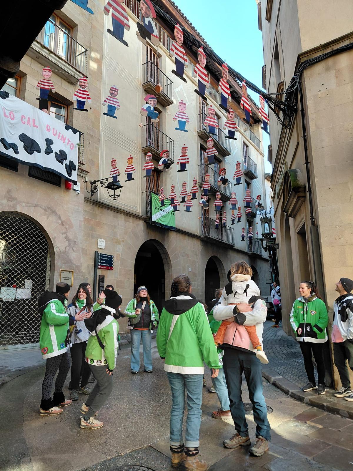 Solsona ja llueix de Carnaval amb les Enramades dels carrers