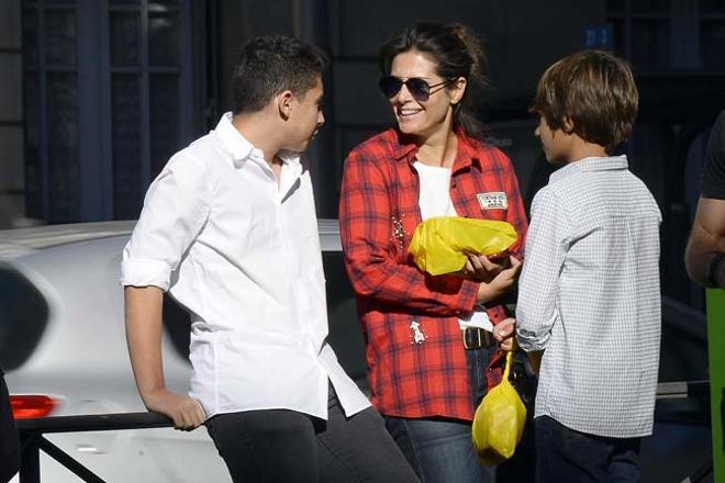 Nuria Roca con dos de sus hijos, Juan y Pau