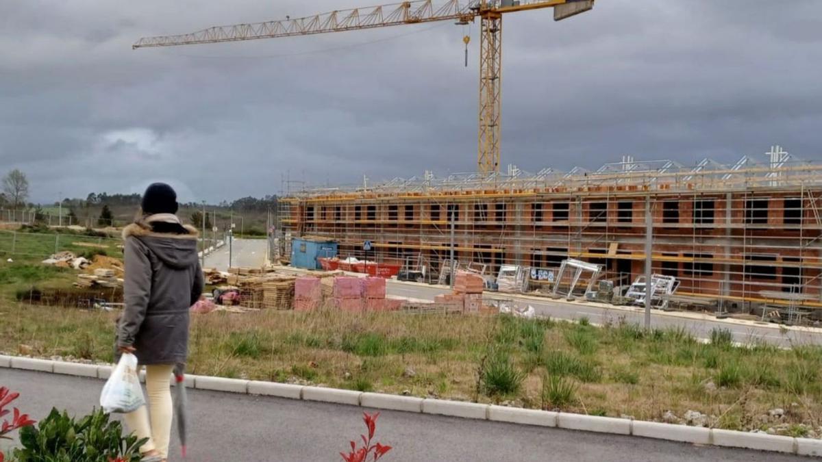 Unifamiliares en construcción en la urbanización de La Fresneda, en una imagen del pasado abril. | P. T.