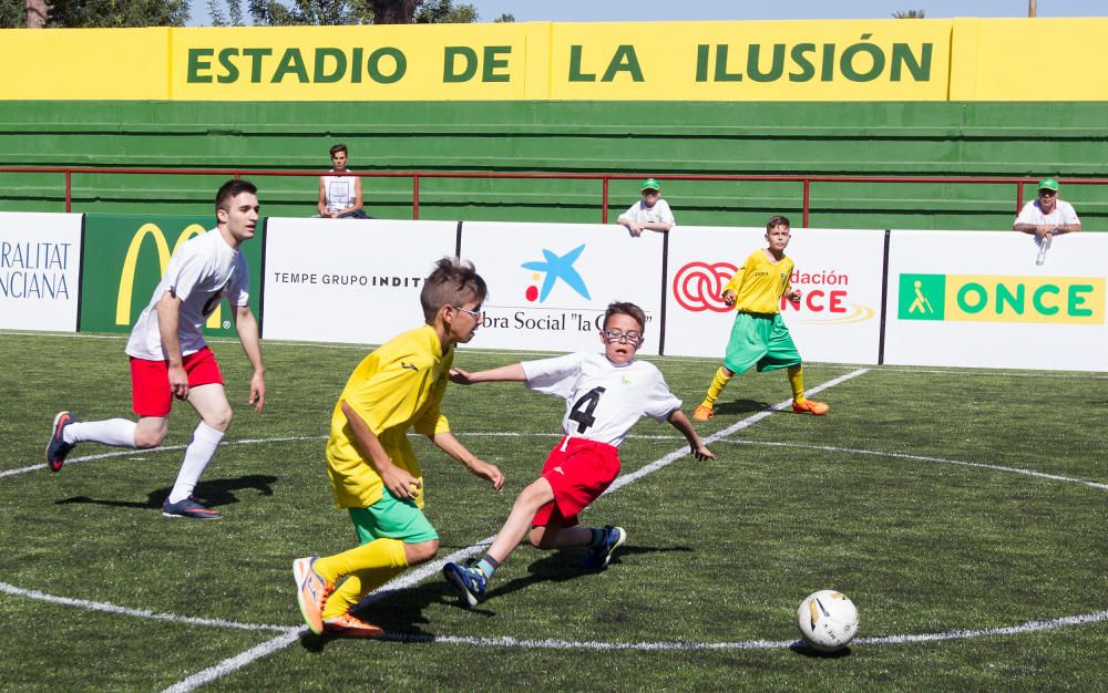 El III Encuentro de Escuelas Deportivas en Alicante ha reunido a deportistas con discapacidad visual