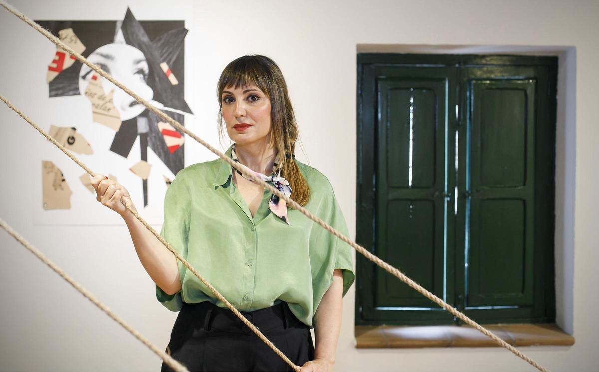 La artista Miriam Martínez Abellán en el Museo de San Javier.