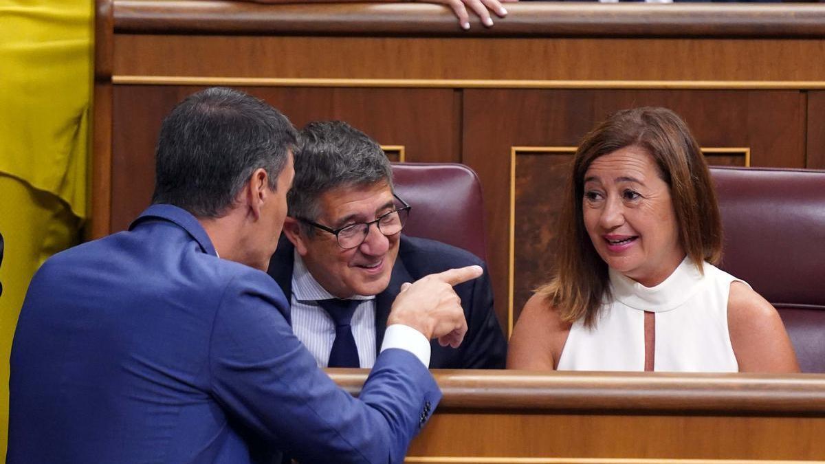 Pedro Sánchez, Patxi López y Francina Armengol, el pasado jueves en el Congreso de los Diputados.