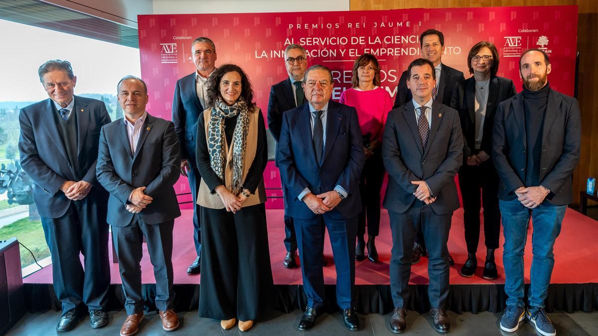 Foto de grupo de la presentación de los Premios Rei Jaume I en Pamplona.