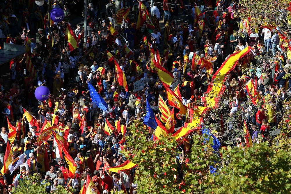 Milers de persones es manifesten a favor de la unitat d'Espanya a Barcelona