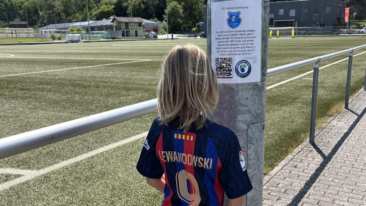 Una niña con la camiseta de Lewandowski en Bammental
