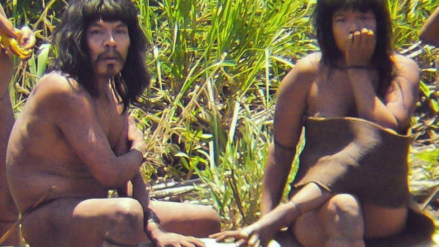 Indígenas de la etnia Mashco Piro.