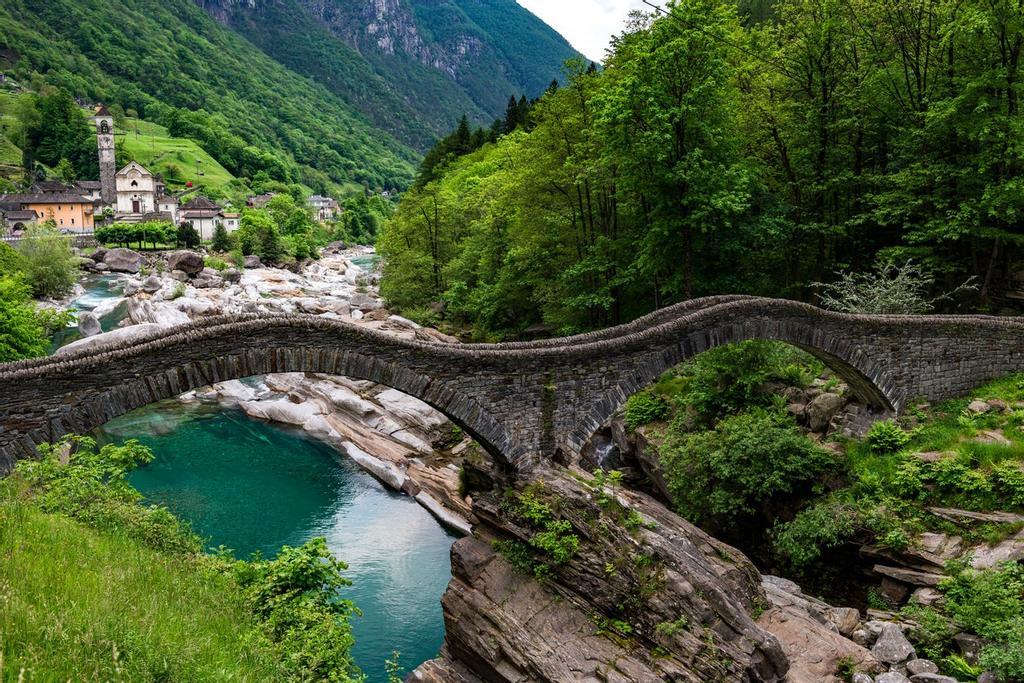 Así se ve el río más limpio de todo el planeta, en el Valle de Verzasca
